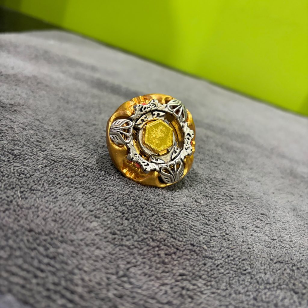 Gravity Destroyer 230WD front view - full-metal Beyblade